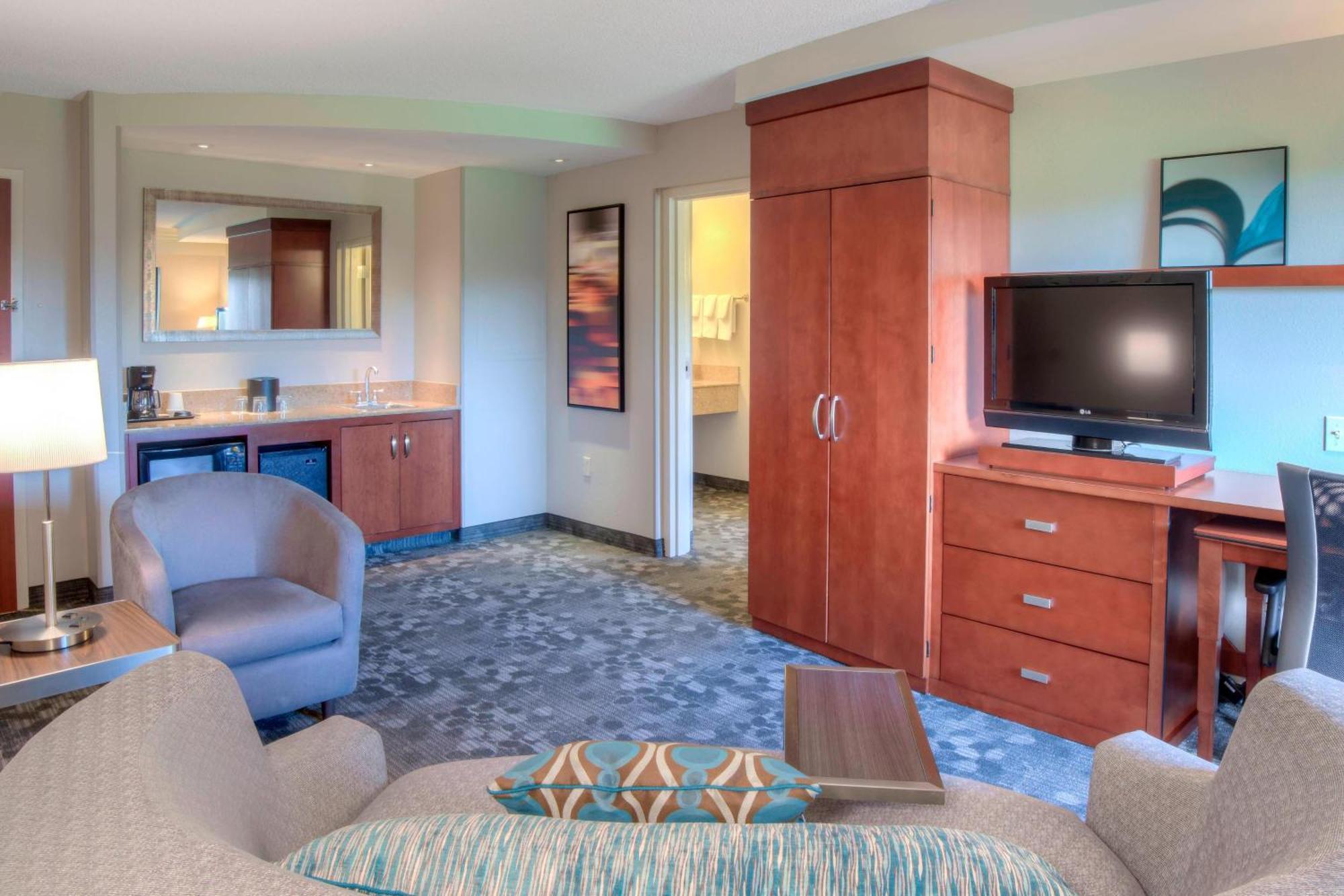 คอร์ตยาร์ด โมบิล ดาฟเน/อีสเทิร์นชอร์ Hotel สแปนิชฟอร์ท ภายนอก รูปภาพ