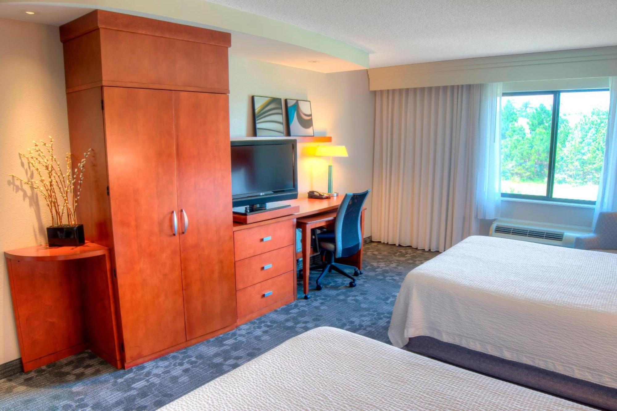 คอร์ตยาร์ด โมบิล ดาฟเน/อีสเทิร์นชอร์ Hotel สแปนิชฟอร์ท ภายนอก รูปภาพ